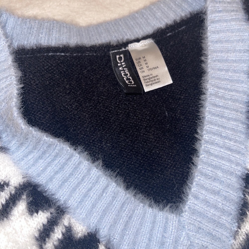 Cute Blue and Black Sweater Vest from H&M - Picture 3 of 5